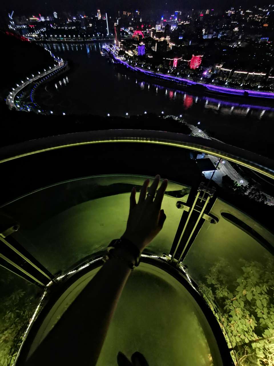 催科山的夜景,真是燃爆了!老baby本人忍不住贴个自拍,哈哈哈