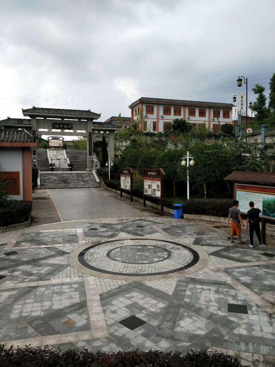 白塔凉姜沟修公路的 …   …  … 凡是有迁坟需求的朋友们 都火速和我