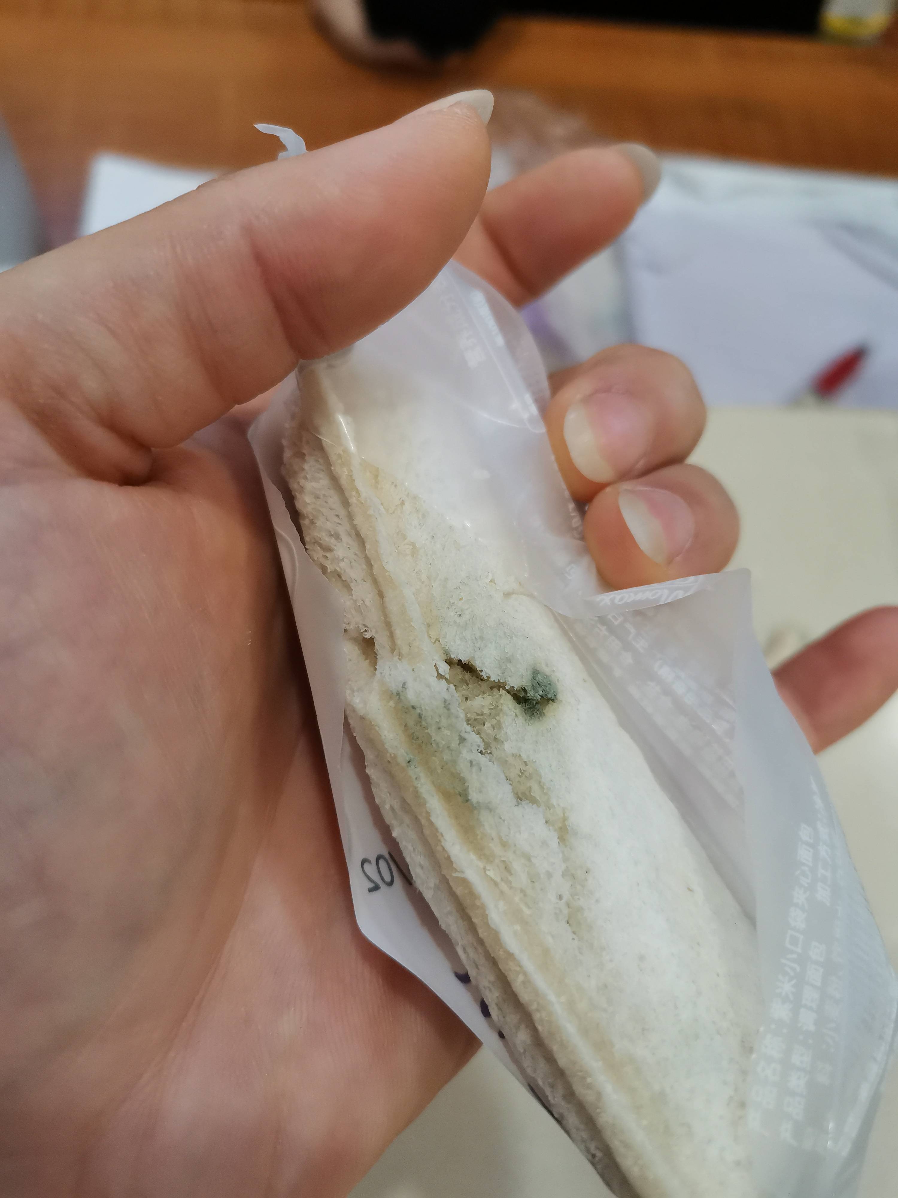 上江北新开超市惊现生霉面包#无良商家