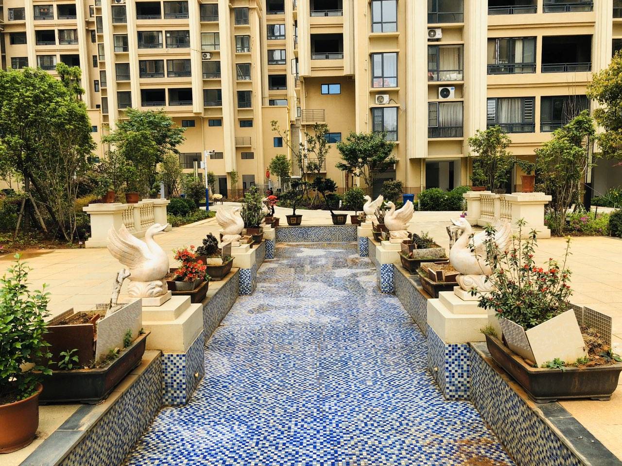 而今御峰云府时隔九月返昭通犹回昨日记忆中一处闻名烂尾楼而今遐迩也