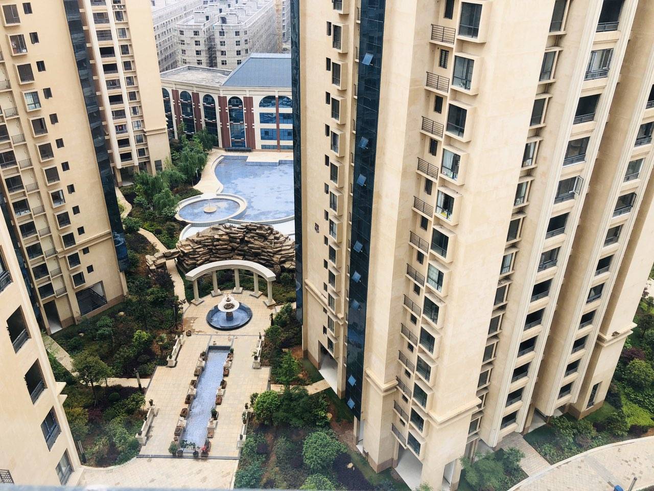 而今御峰云府时隔九月返昭通犹回昨日记忆中一处闻名烂尾楼而今遐迩也