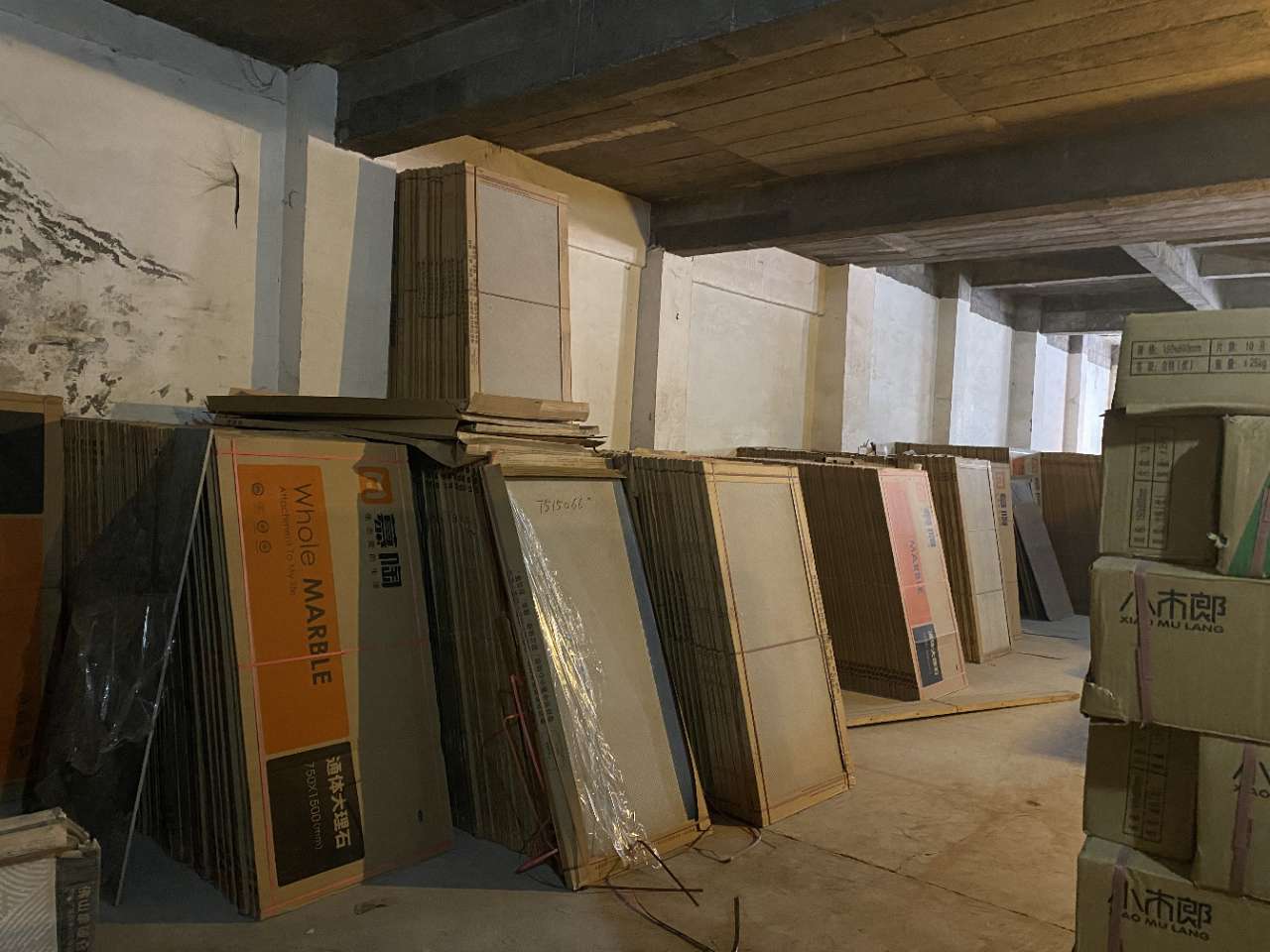 现货库存,宜宾四千多平米瓷砖仓库,欢迎工程这些询价